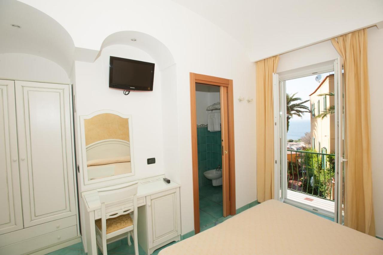 Hotel Villa Sirena - Thermae & Spa Isquia Exterior foto