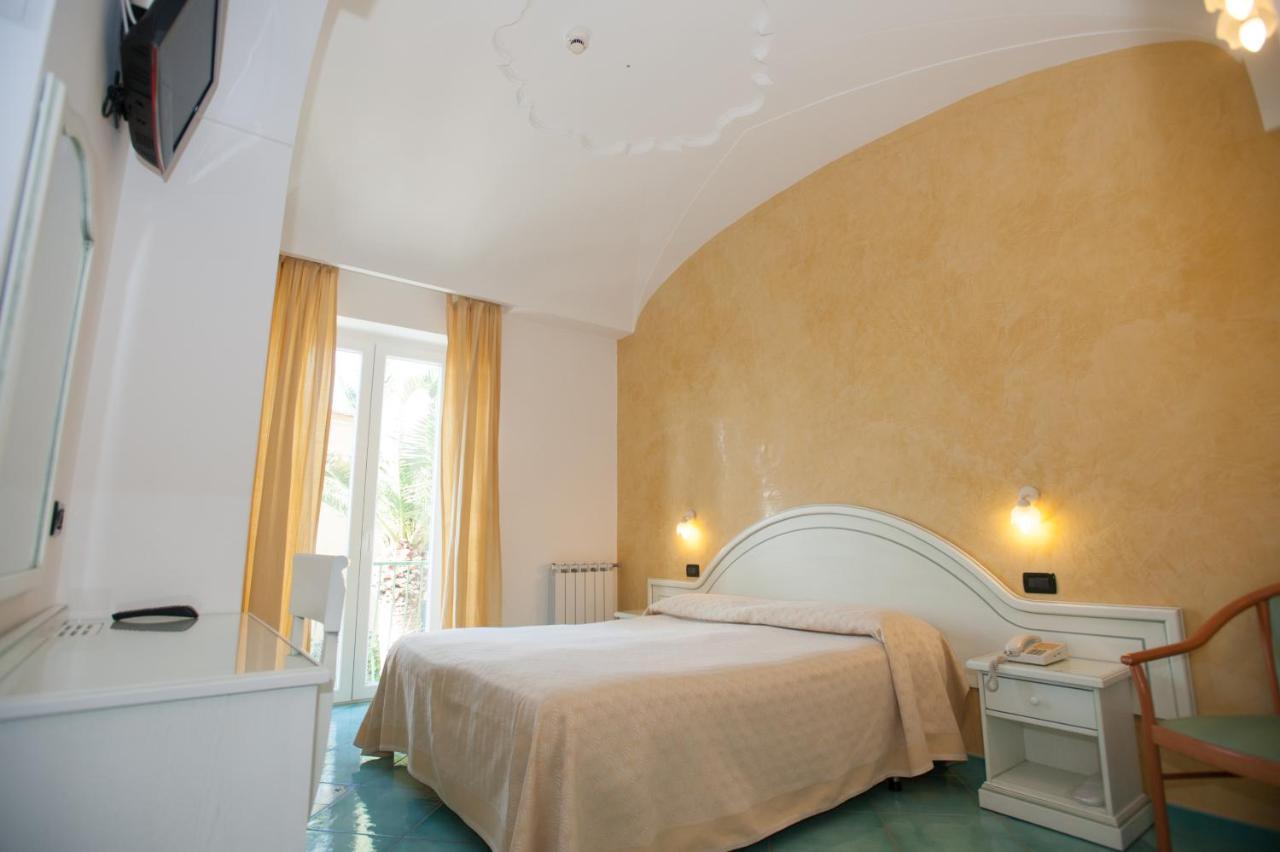 Hotel Villa Sirena - Thermae & Spa Isquia Exterior foto