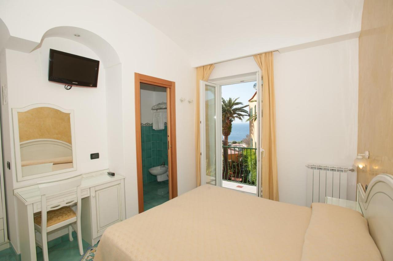 Hotel Villa Sirena - Thermae & Spa Isquia Exterior foto
