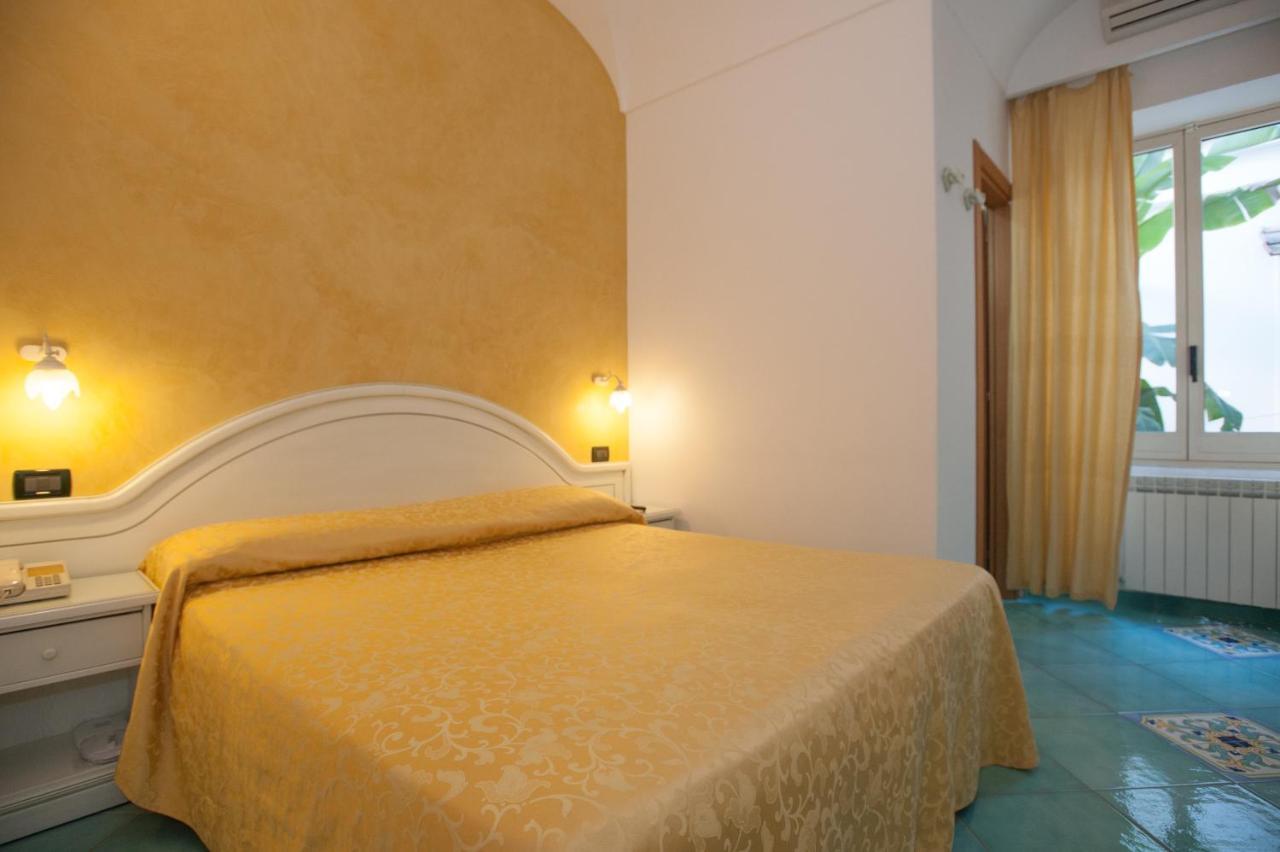 Hotel Villa Sirena - Thermae & Spa Isquia Exterior foto